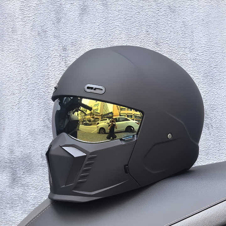 Motorcycle Helmet – Timeless Look